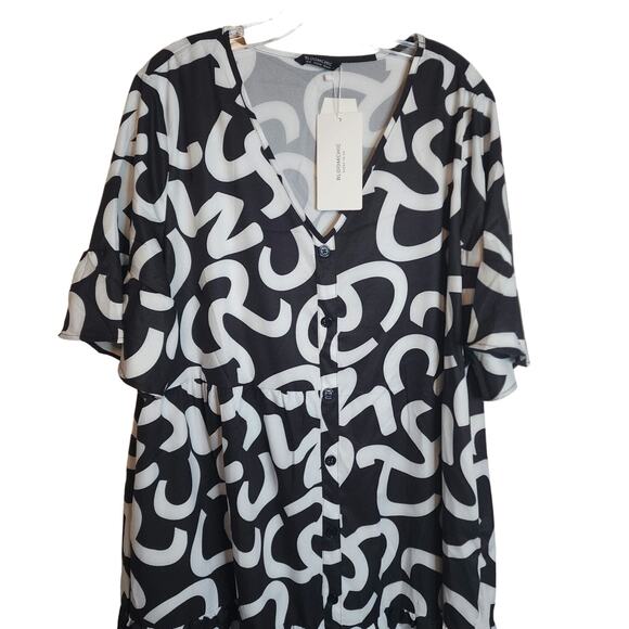 BloomChic Geometric Bell Sleeve Flutter Pocket Button Detail Dress, NWT, 14/16 - Picture 3 of 7